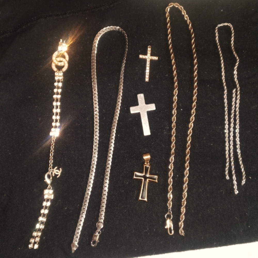 Scrap jewelry. 71.Grams  18k & 14k & diamonds
